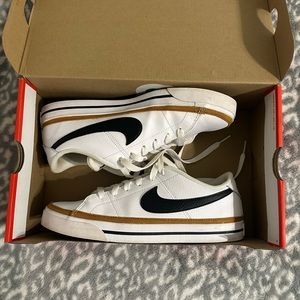 Nike Court Legacy Sneakers